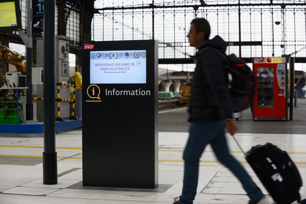 navigating smartphone kiosk